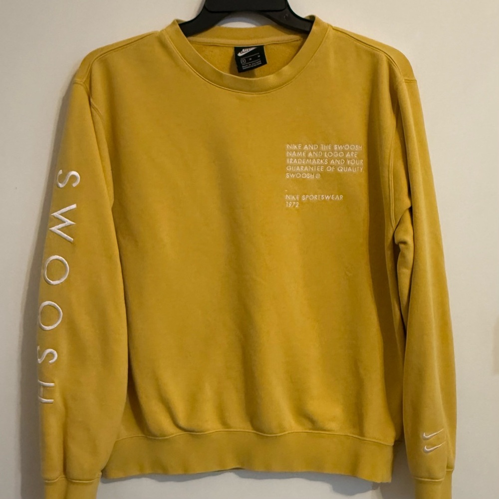 Nike Sportswear Mustard Yellow Embroidered SWOOSH Crewneck Sweatshirt M